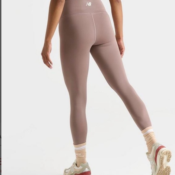 NWT- New Balance Performance Logo Leggings XS - Picture 4 of 11